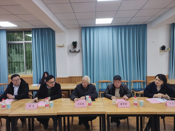 座谈.jpg