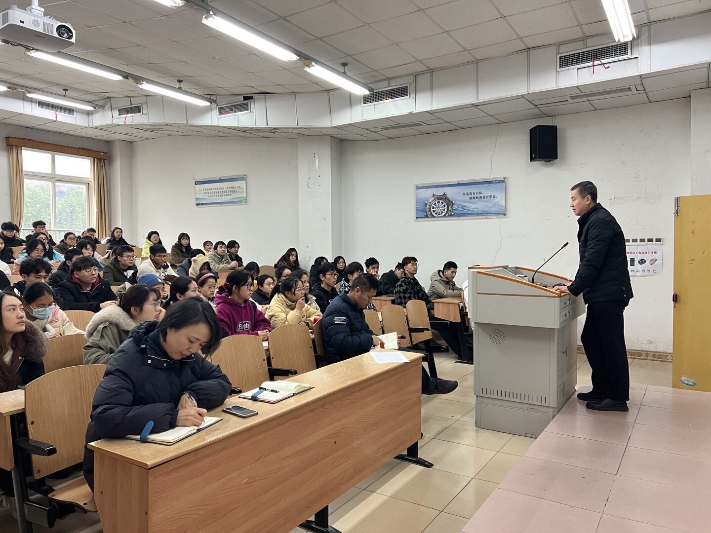 张经理讲话.jpg