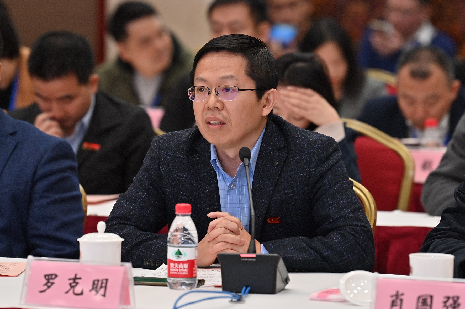 罗克明经理表态发言.jpg
