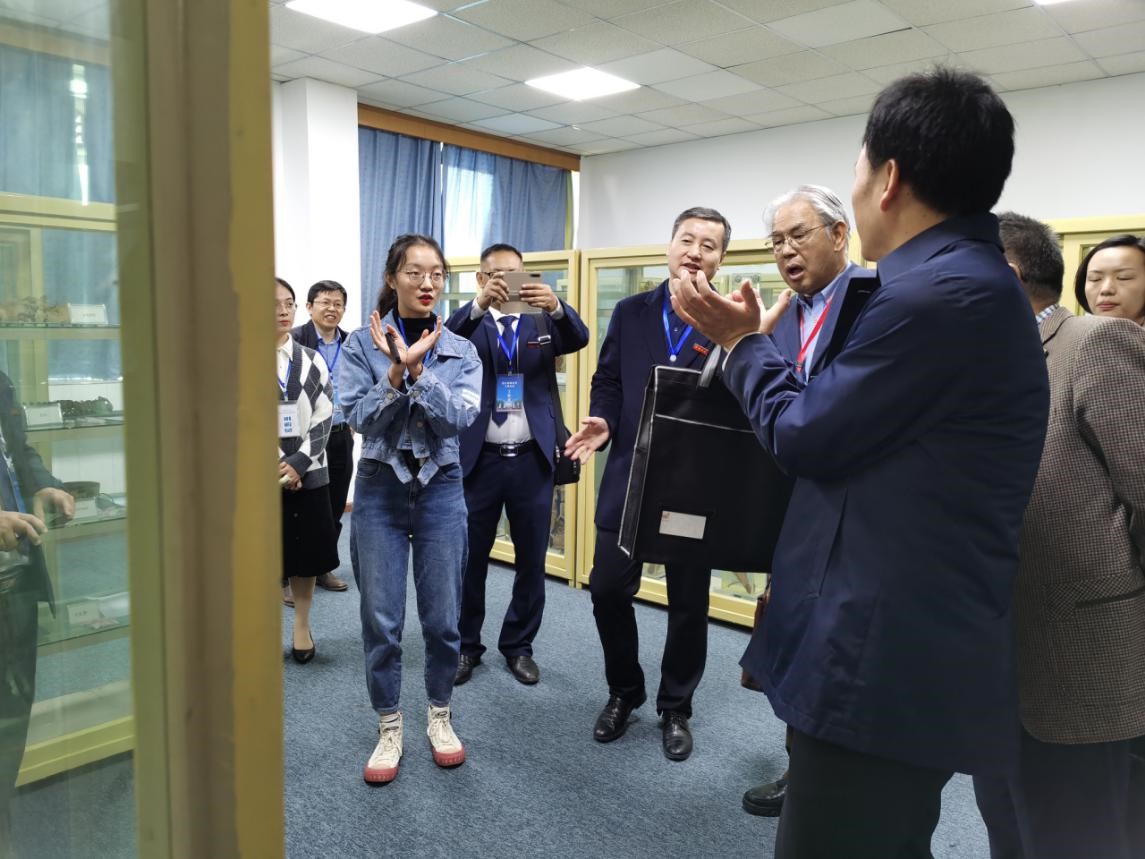 专家组参观全国科普教育基地DB电竞官网入口自然博物馆.jpg